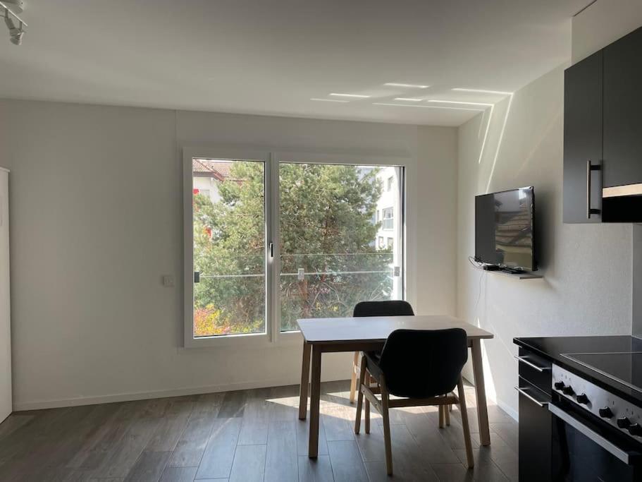 Proche Lausanne: Studio Bien Equipe Apartment Prilly Exterior foto