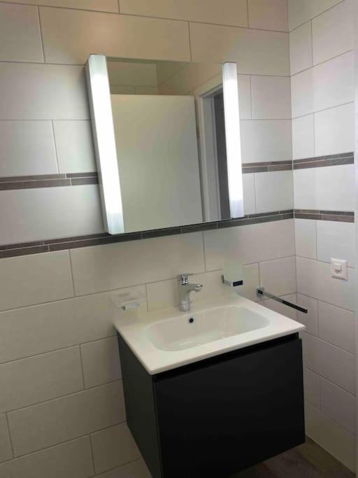 Proche Lausanne: Studio Bien Equipe Apartment Prilly Exterior foto