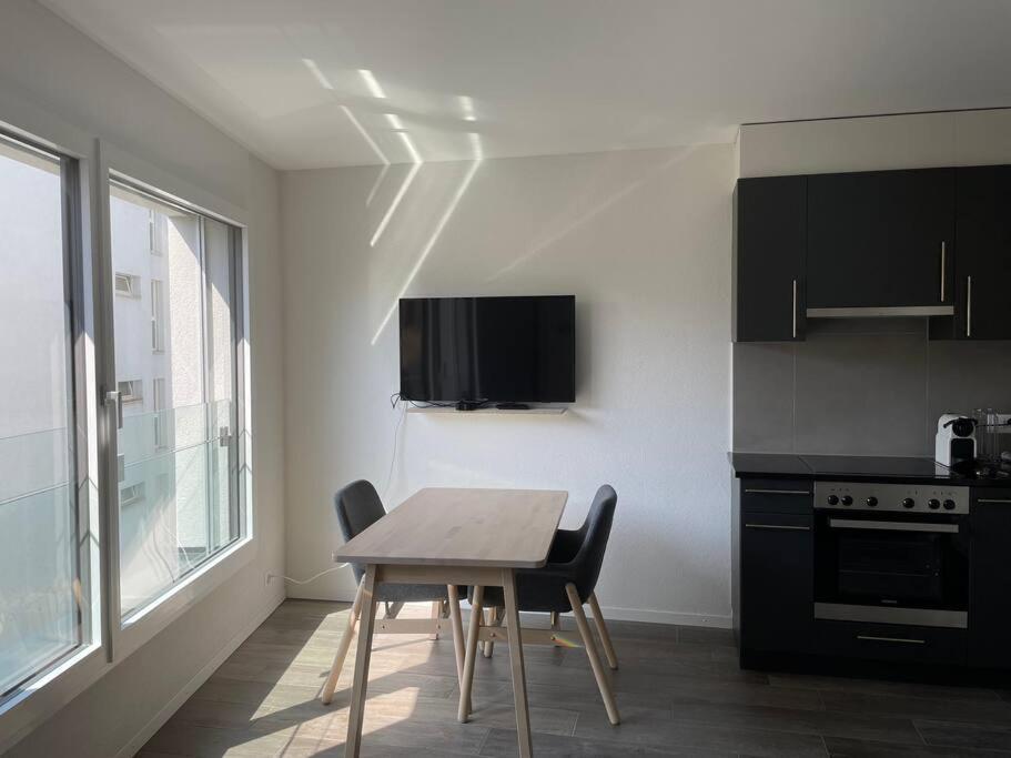 Proche Lausanne: Studio Bien Equipe Apartment Prilly Exterior foto