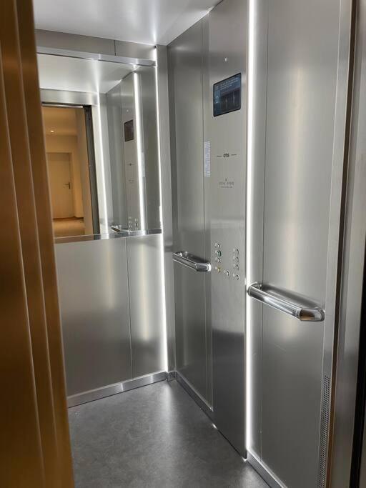 Proche Lausanne: Studio Bien Equipe Apartment Prilly Exterior foto