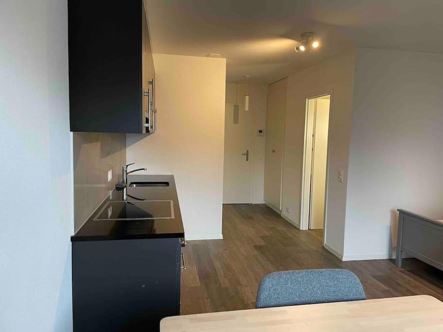 Proche Lausanne: Studio Bien Equipe Apartment Prilly Exterior foto